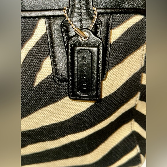 🦓 Coach Taylor Zebra Bette Mini Tote Crossbody Purse - Picture 2 of 6